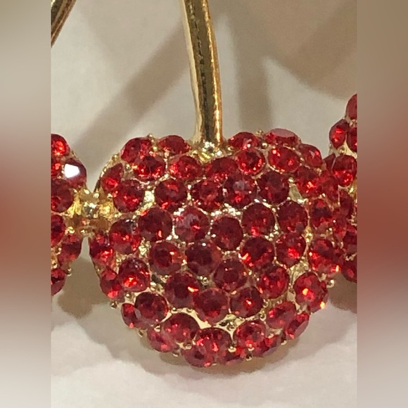 Gold tone ruby red gemstone cherry on stem dangling earrings new - Picture 16 of 16